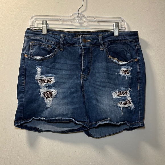 Judy Blue Pants - Judy Blue Women’s Leopard Patch Dark Wash Distressed Denim Shorts Sz XL